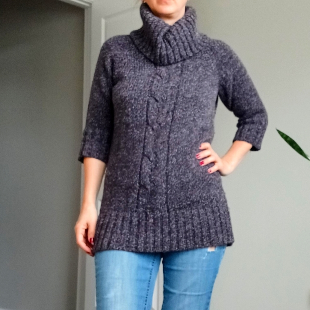 BOGO $5 and under. Chunky neck comfy sweater.